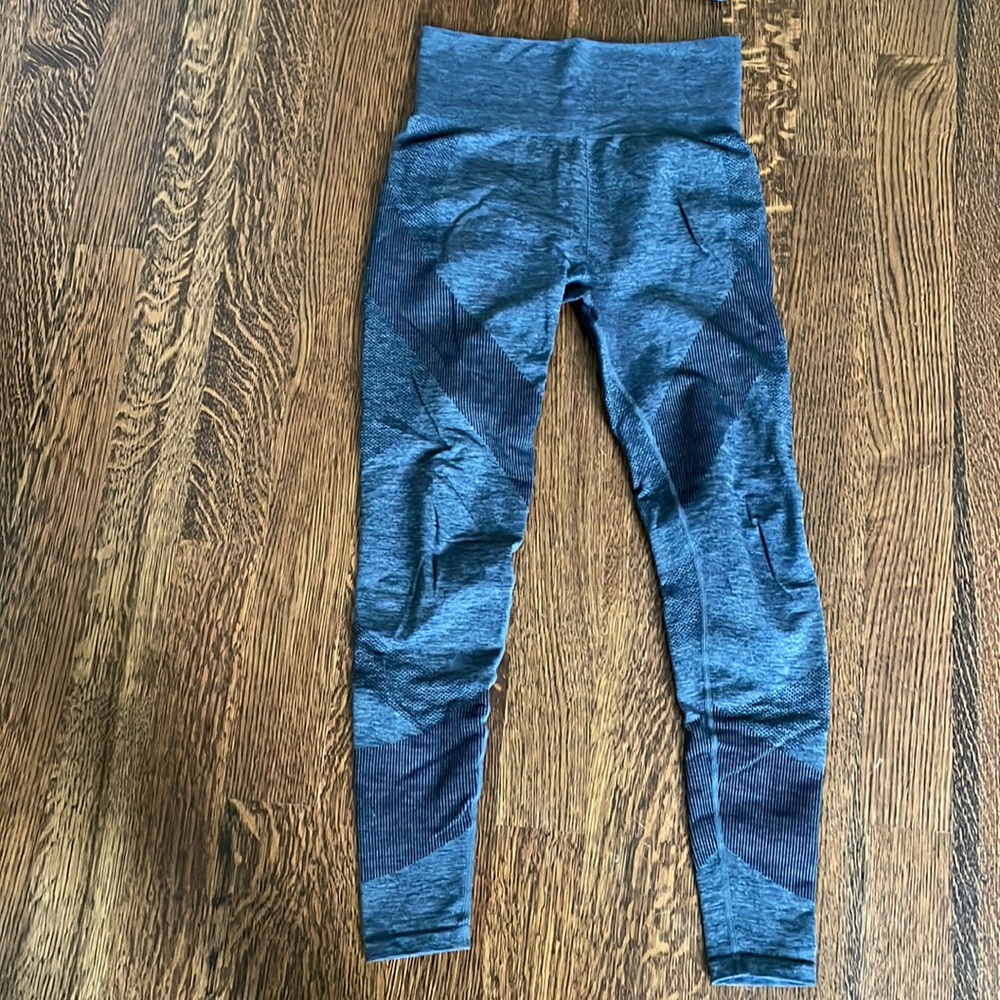 H&M Athletic Set - Picture 6 of 8